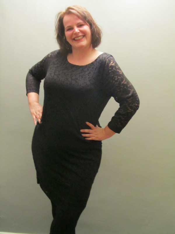 Mein Silvester Outfit - Spitzenkleid H&amp;M und rote Stola - XXL-Mode Tipps